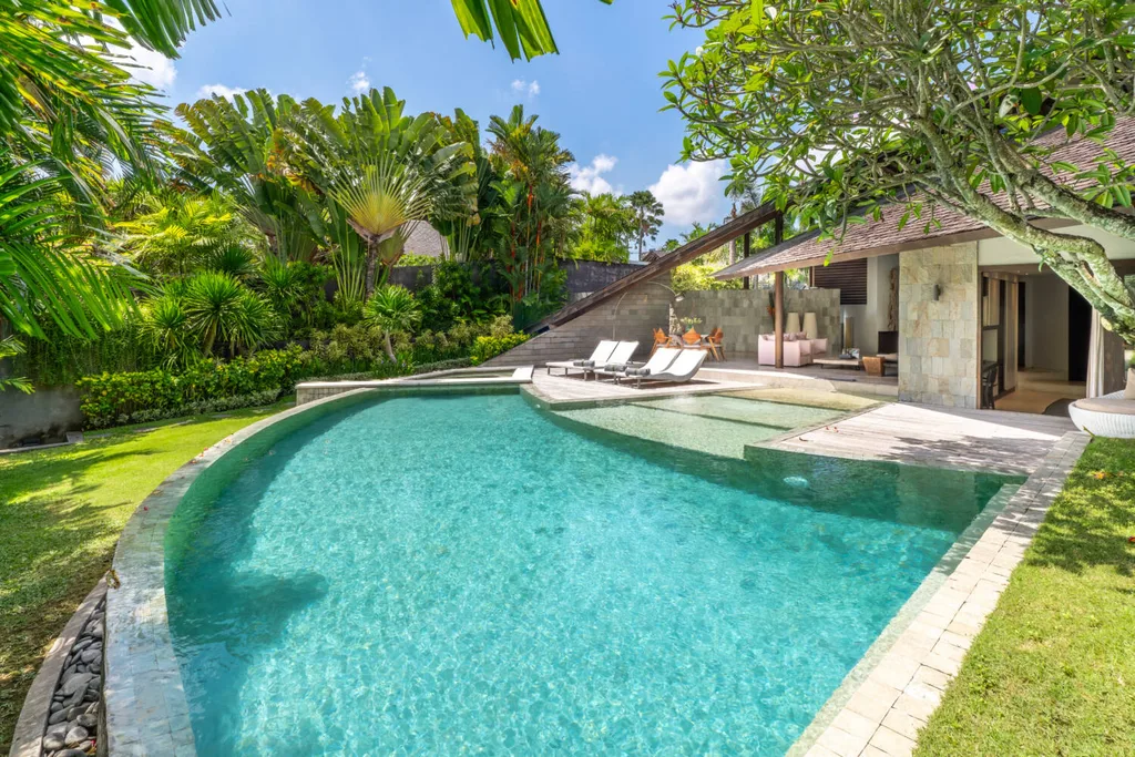 Tropical 3 Bedroom Villa Inside Luxury Resort in Petitenget, Seminyak — photo 3