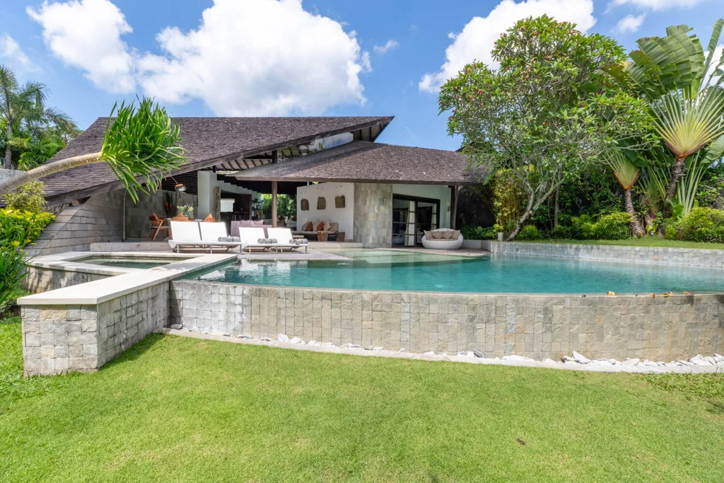 Tropical 3 Bedroom Villa Inside Luxury Resort in Petitenget, Seminyak — photo 2