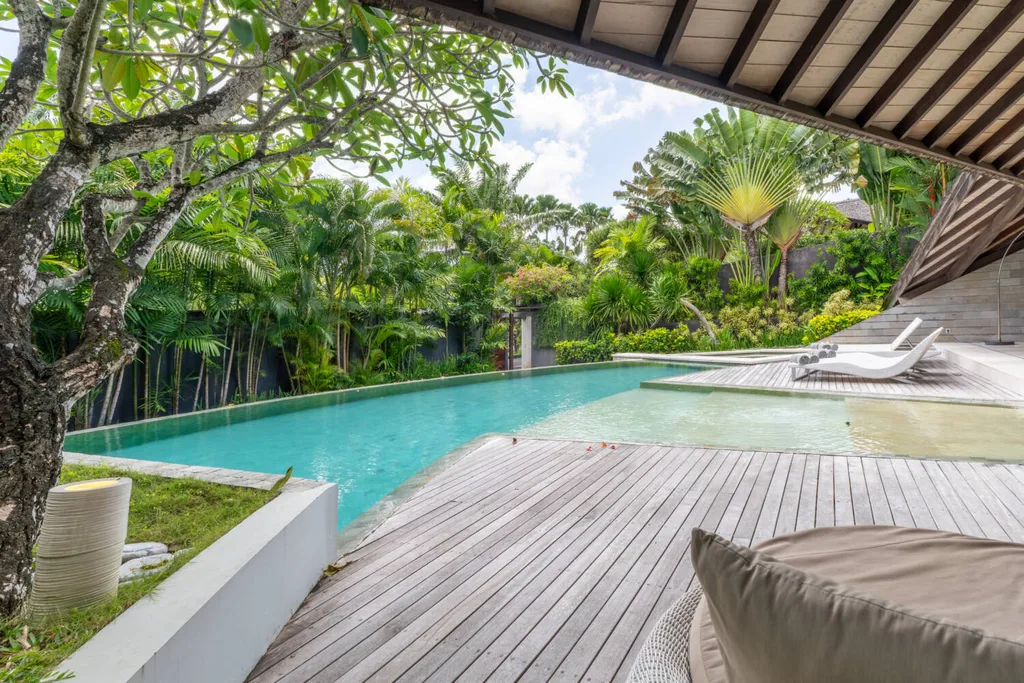 Tropical 3 Bedroom Villa Inside Luxury Resort in Petitenget, Seminyak — photo 4