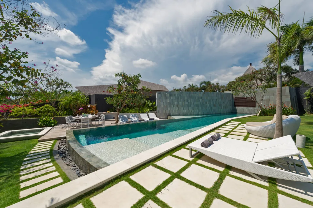 4 Bedroom Villa with Garden in Petitenget, Seminyak Inside Luxury Resort — photo 2