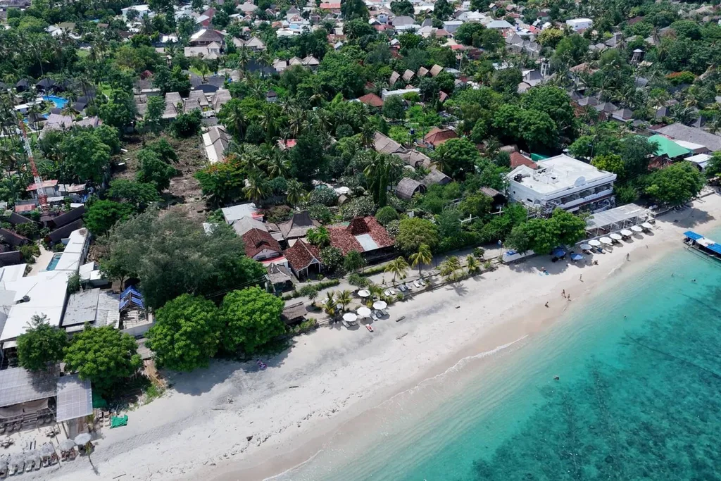 Prime Beachfront Freehold Land for Sale in Gili Air with Resort Turnkey Resort — photo 4