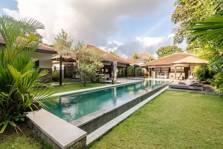 Spacious 5 Bedroom Dual Villa Estate with Two Private Pools