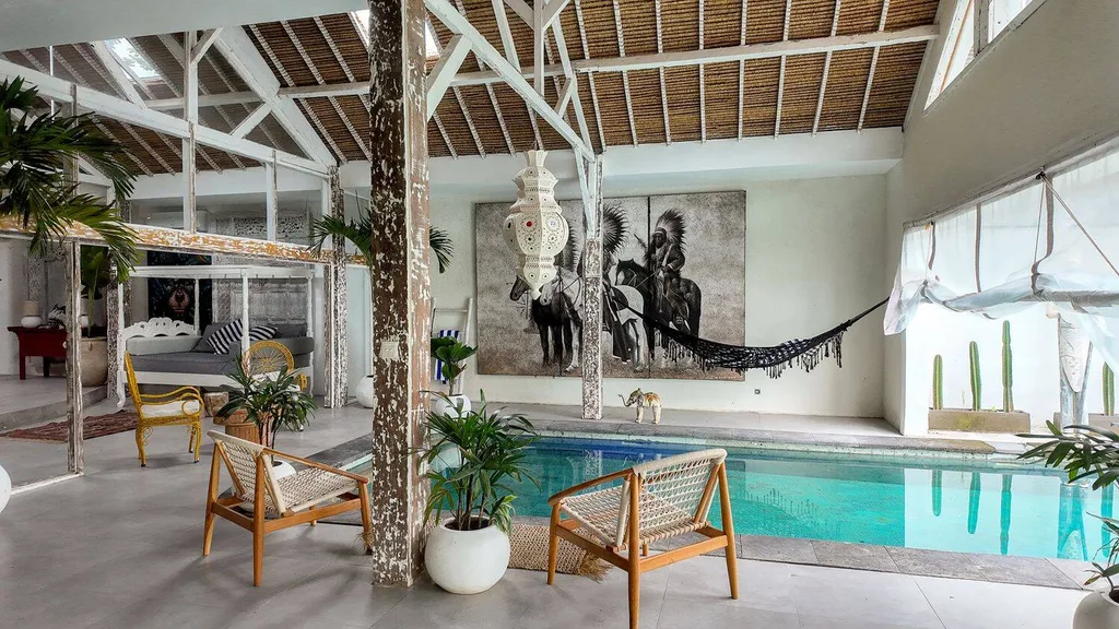 Stylish 4 Bedroom Modern Tropical Villa in Cemagi