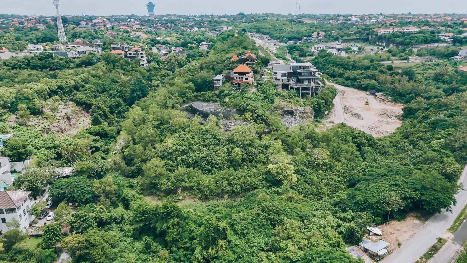 Freehold 11500sqm contoured land in Pandawa