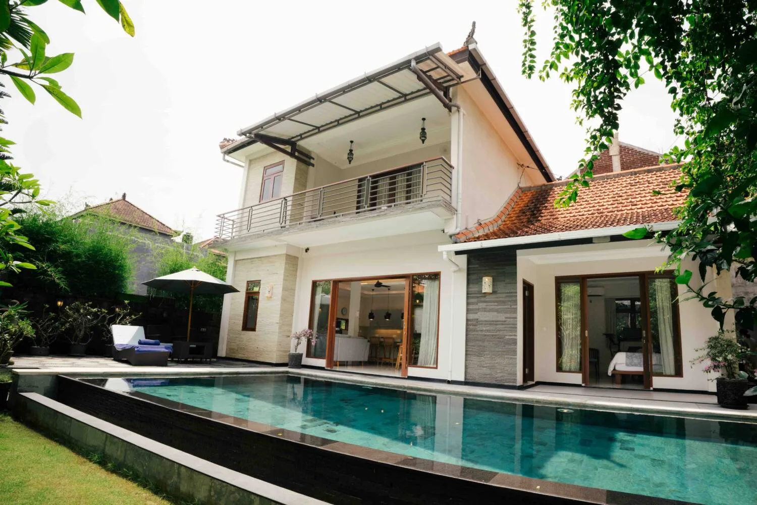 Modern 2 Bedroom Villa Swiss Quality with Expansive Garden