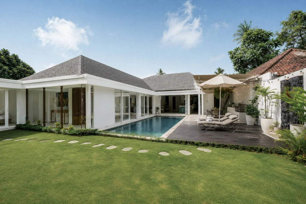 Riverside Colonial Retreat with Private Pavilion & Jungle View — photo 2