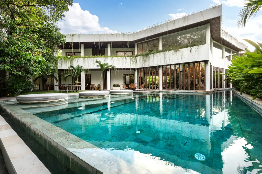 Extraordinary 7-Bedroom Jungle Retreat Villa in Ubud for Sale — photo 3