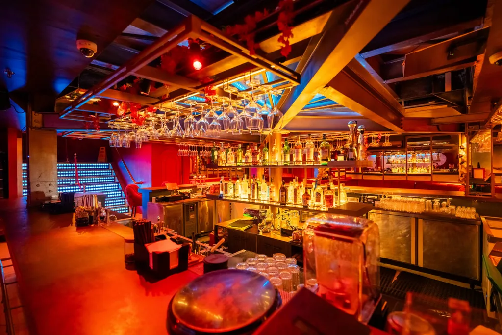 Turnkey Bar in Canggu for Sale -A Unique Entertainment Venue — photo 2