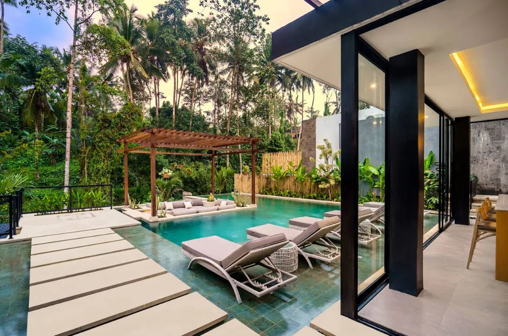 Exclusive 4 Bedroom Villa with Panoramic Jungle Views in Ubud — photo 2