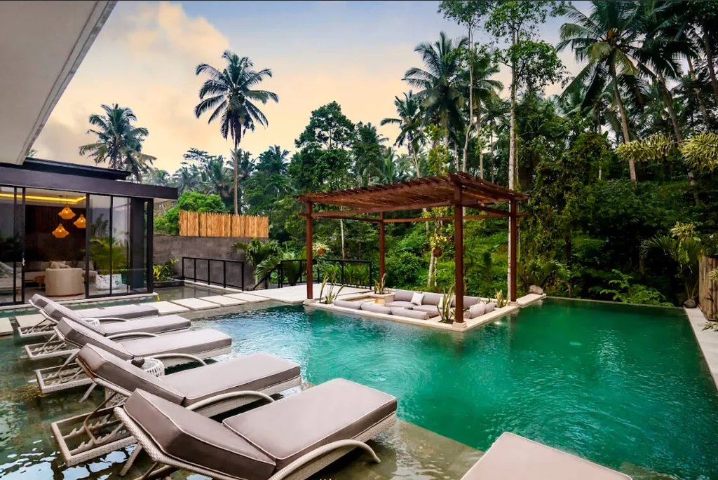Exclusive 4 Bedroom Villa with Panoramic Jungle Views in Ubud — photo 4