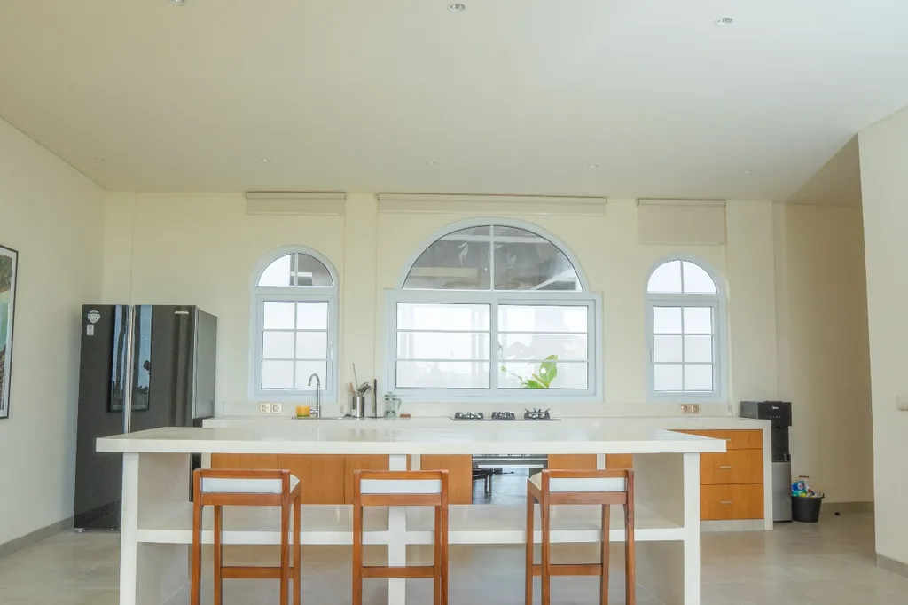 Stunning 3-Bedroom Villa with Ocean View in Cemagi for Lease and Rent — photo 5