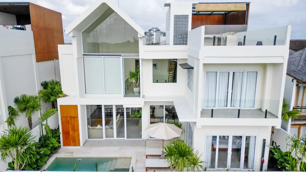 Stunning 3-Bedroom Villa with Ocean View in Cemagi for Lease and Rent — photo 2