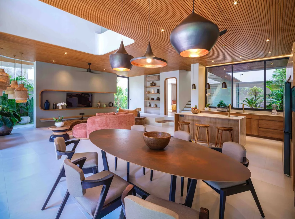 Sophisticated 4-Bedroom Luxury Villa in Pererenan — photo 2