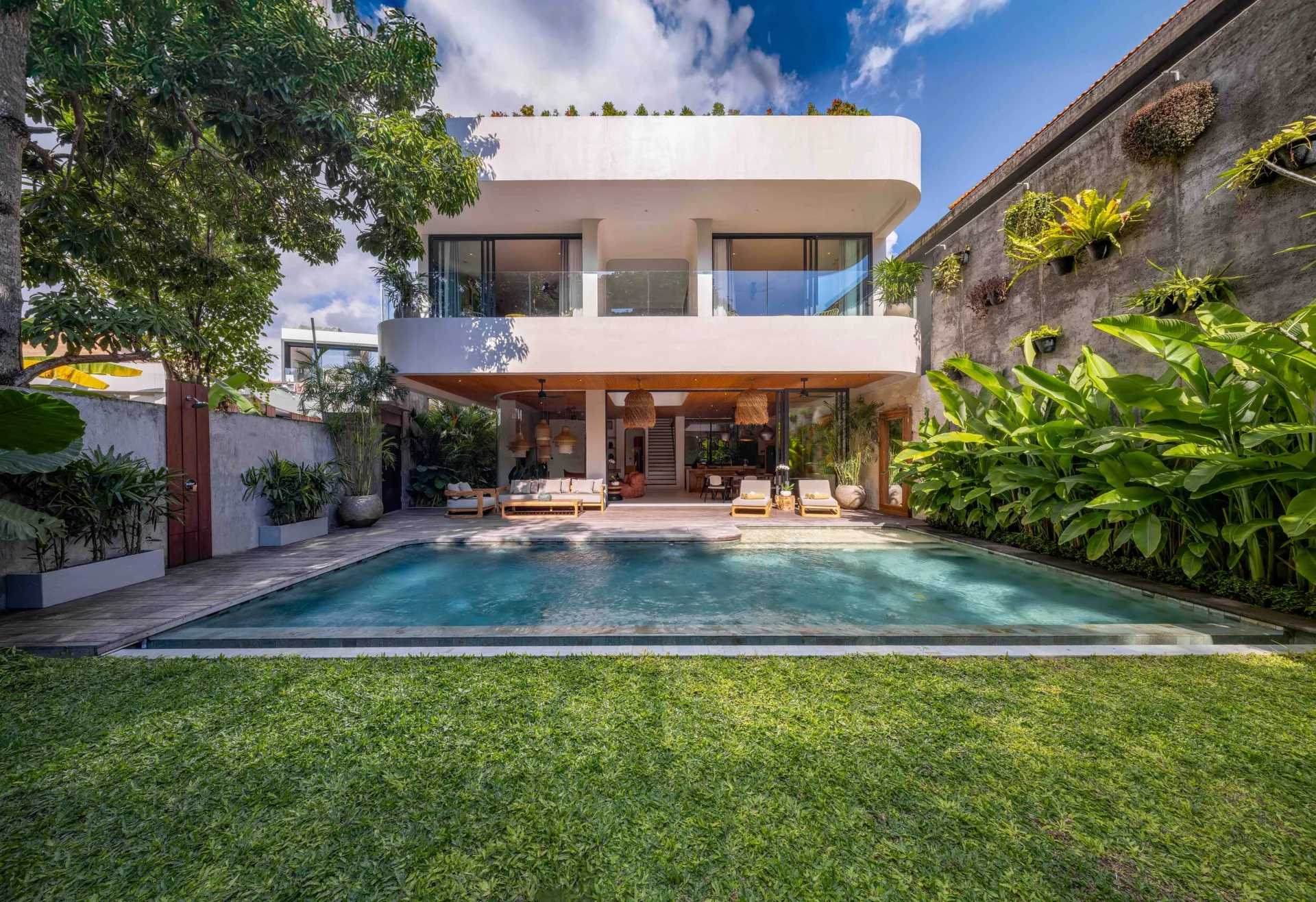 Sophisticated 4-Bedroom Luxury Villa in Pererenan