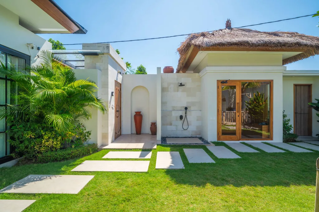 Contemporary 3-Bedroom Villa with Sauna in Ungasan — photo 3