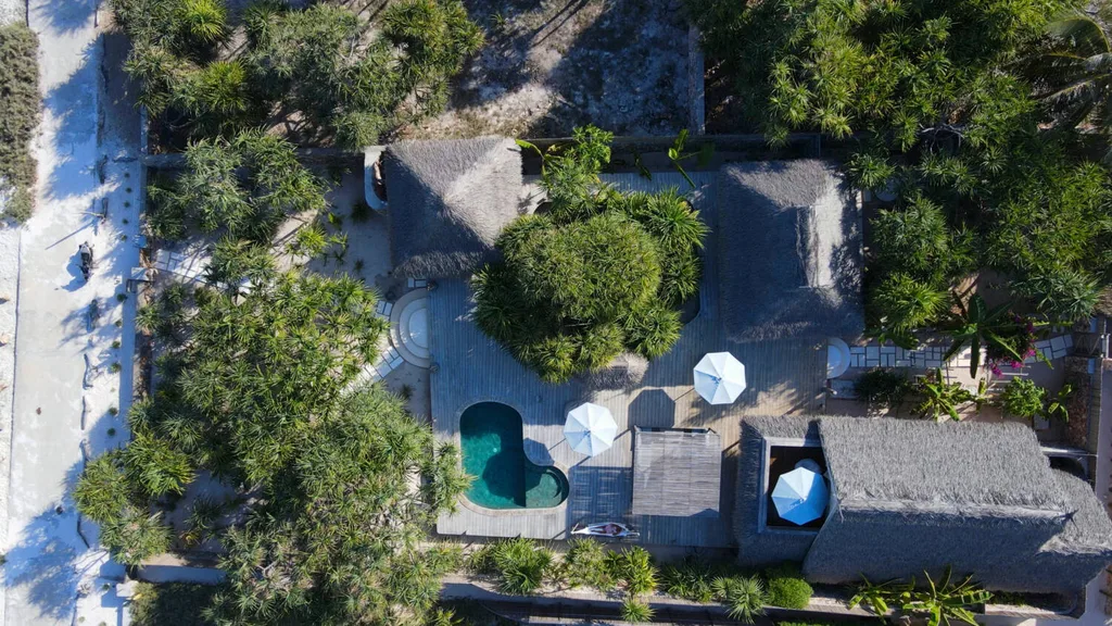 Rare Freehold Beachfront Villa in Rote Island with Direct Ocean Views — photo 3