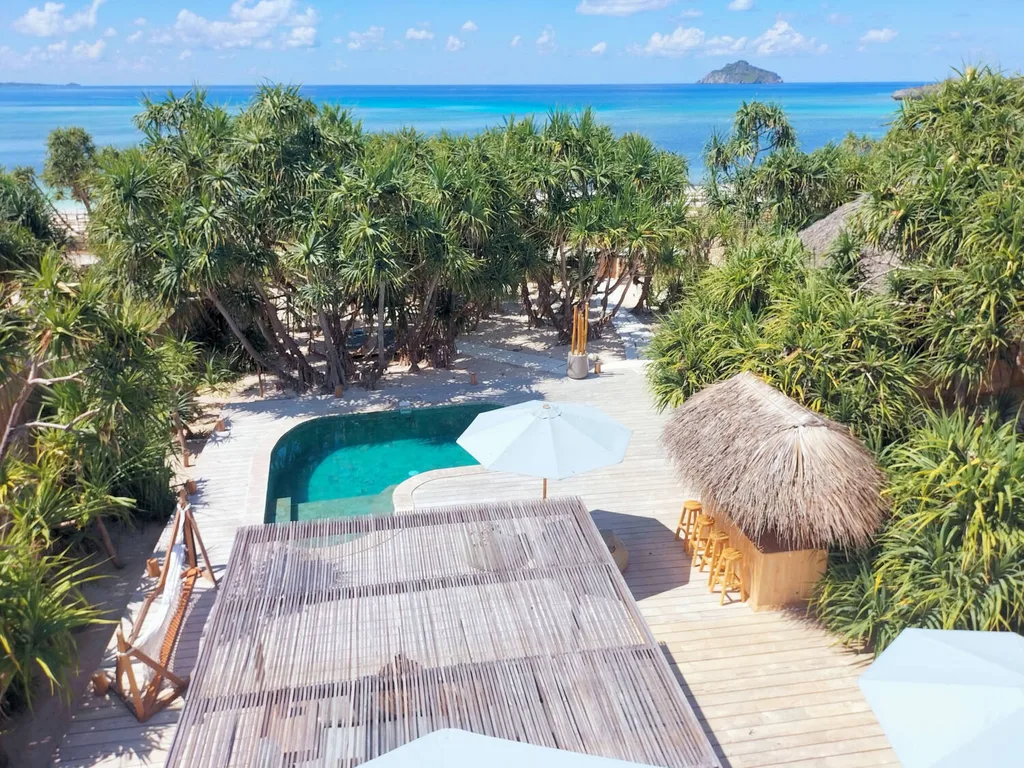 Rare Freehold Beachfront Villa in Rote Island with Direct Ocean Views — photo 2