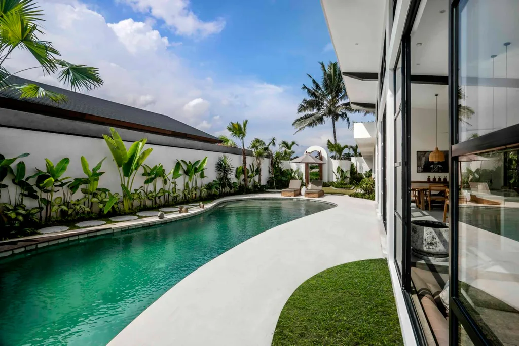 Spacious 3 Bedroom Villa with Jungle Views in Pejeng Ubud — photo 4