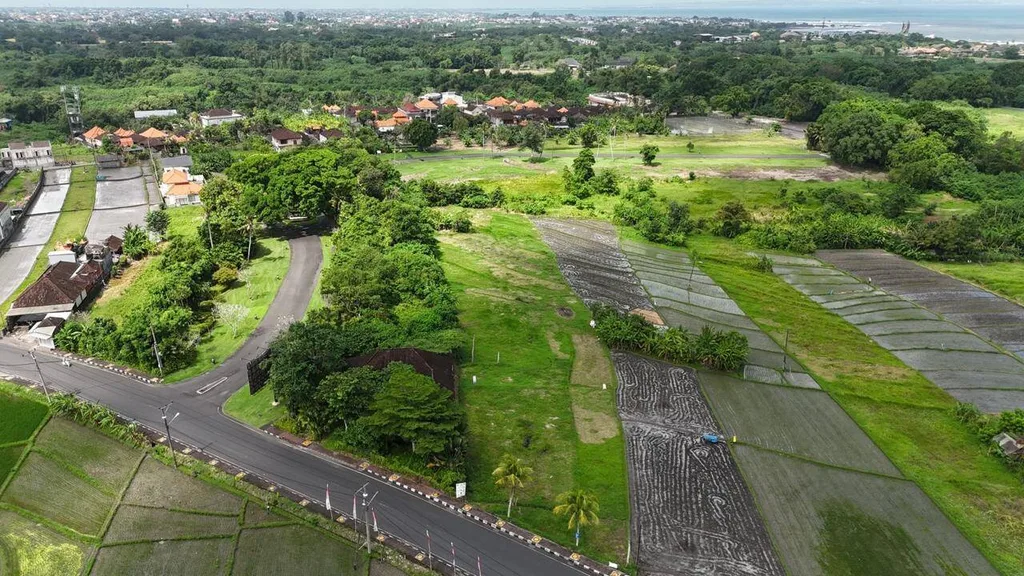 A Prime Investment Opportunity of 49 Are Land with Excellent Accessibility — photo 3
