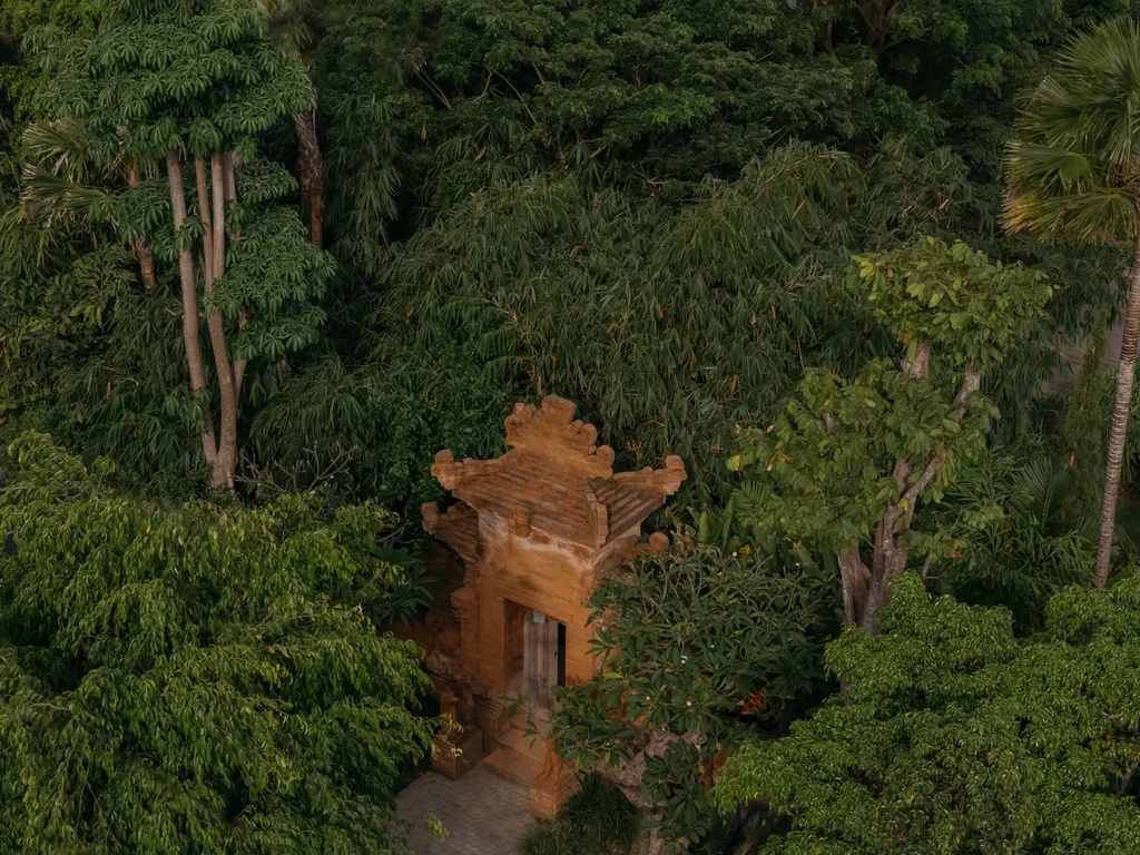 Where Architecture Meets the Soul of Bali. A Three-Bedroom Sanctury — photo 4