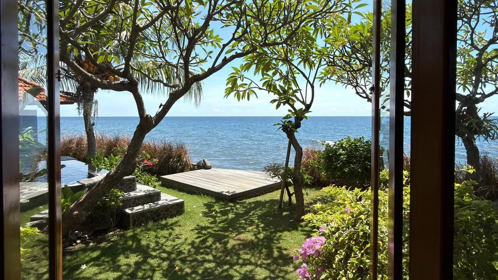 Beachfront Balinese Retreat - 7 Villas with Ocean Access — photo 5