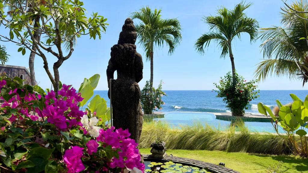 Beachfront Balinese Retreat - 7 Villas with Ocean Access — photo 3