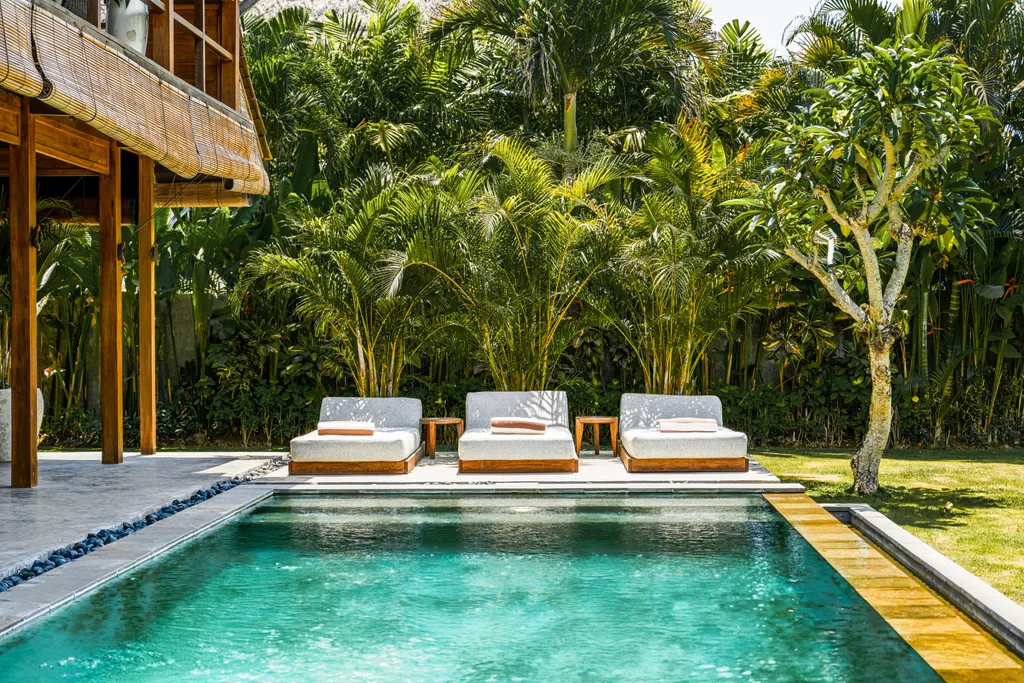 Exceptional 3-Bedroom Teak Wood Residence with Private Pool in Seseh — photo 2