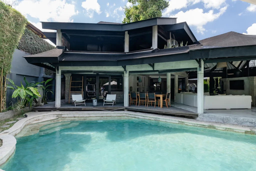 Renovated Four-Bedroom Villa in Beachside Seminyak — photo 4