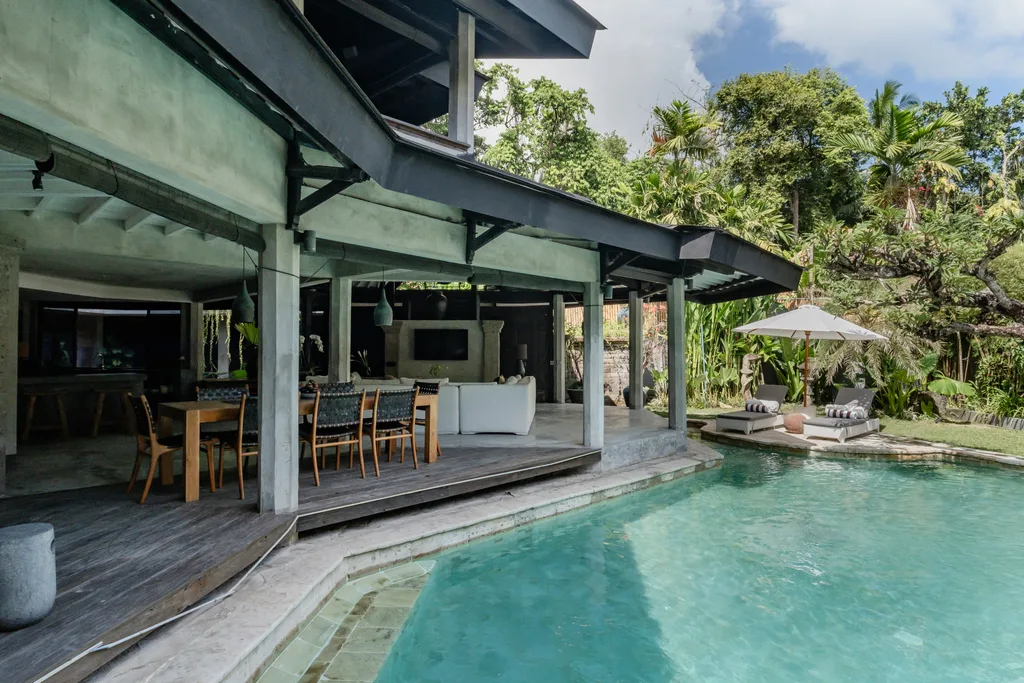 Renovated Four-Bedroom Villa in Beachside Seminyak — photo 3