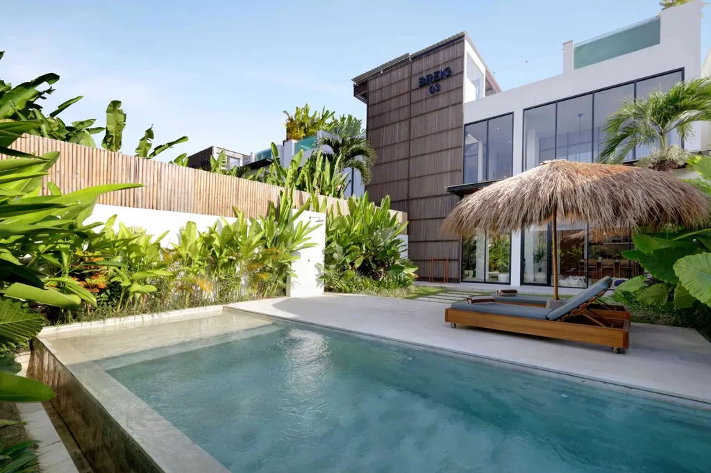 Three-Bedroom Villa with Rooftop Jacuzzi in Batu Bolong, Canggu — photo 3