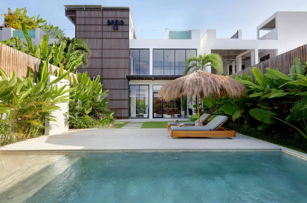 Three-Bedroom Villa with Rooftop Jacuzzi in Batu Bolong, Canggu — photo 1
