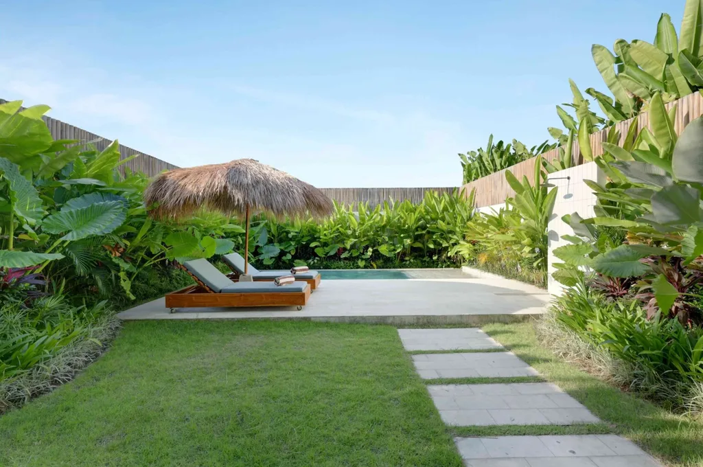 Three-Bedroom Villa with Rooftop Jacuzzi in Batu Bolong, Canggu — photo 4