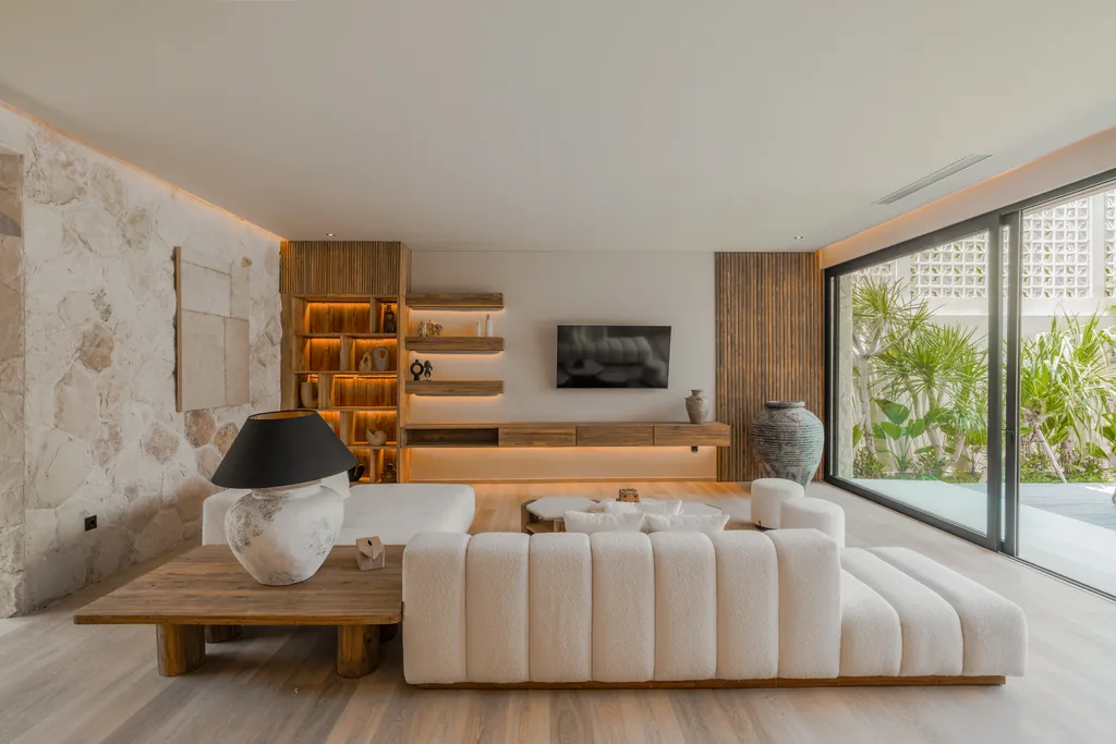 Residential Luxury Five-Bedroom Villa with Spa and Gym in Umalas — photo 4