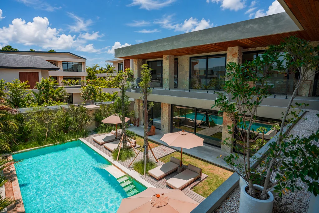 Residential Luxury Five-Bedroom Villa with Spa and Gym in Umalas — photo 1